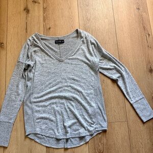 Abercrombie Women's Light Gray V-Neck Long Sleeve Top